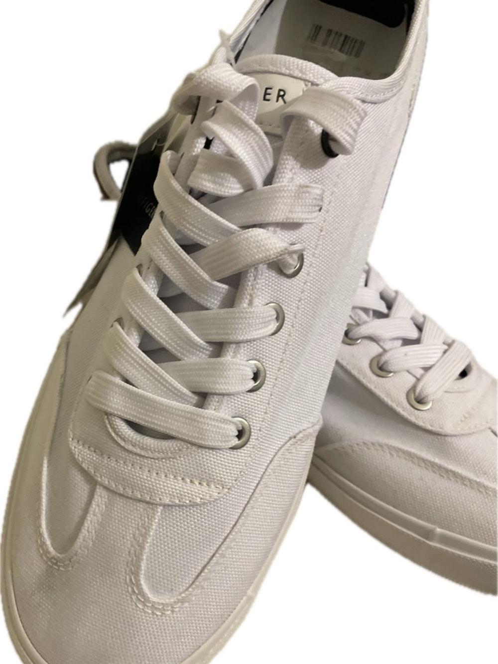 Tommy Hilfiger White and Navy Low-Top Men’s Sneaker Size 10 w-Spot - Picture 3 of 13